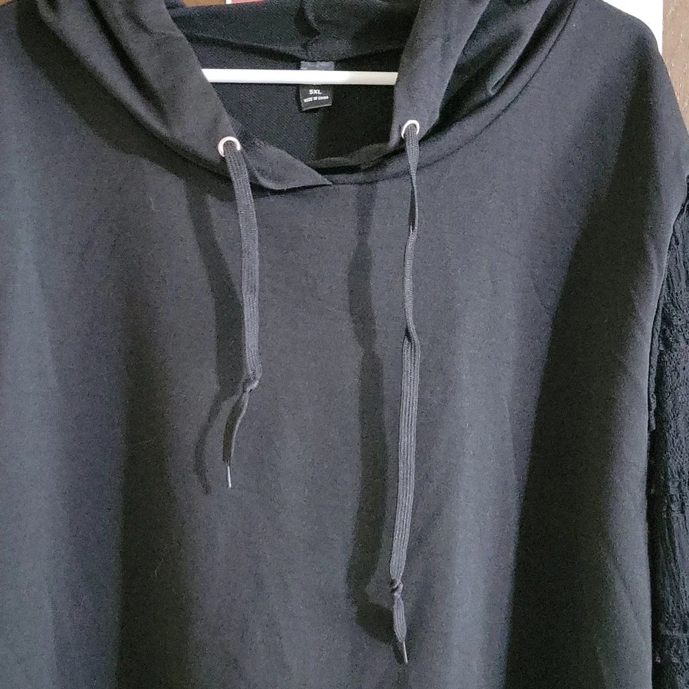 SHEIN hooded long sleeve with lace material 5x - Picture 2 of 7
